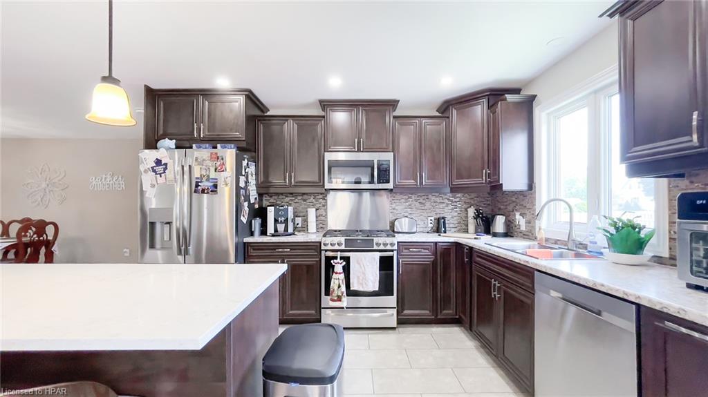 62 VICTORIA Boulevard, Vanastra, Ontario, Canada