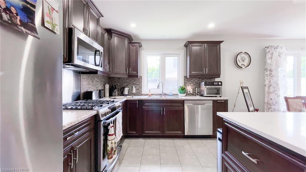 62 VICTORIA Boulevard, Vanastra, Ontario, Canada