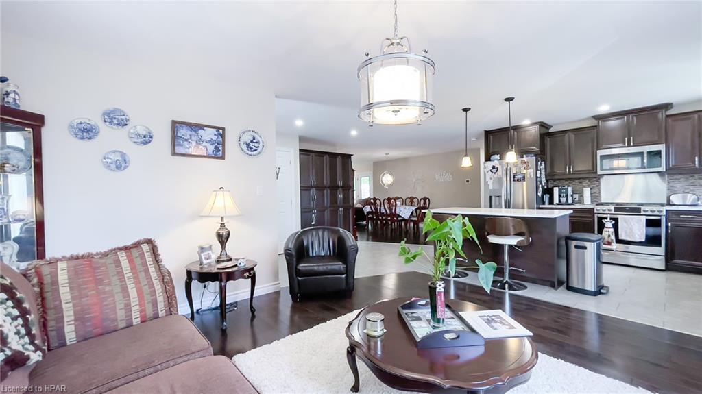 62 VICTORIA Boulevard, Vanastra, Ontario, Canada