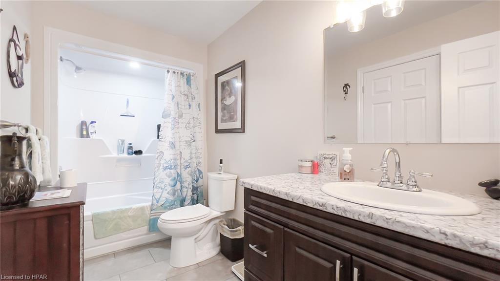62 VICTORIA Boulevard, Vanastra, Ontario, Canada