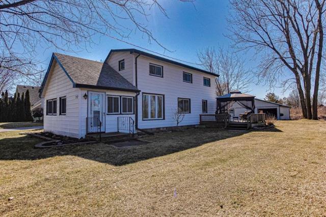 22 HOWEY Avenue