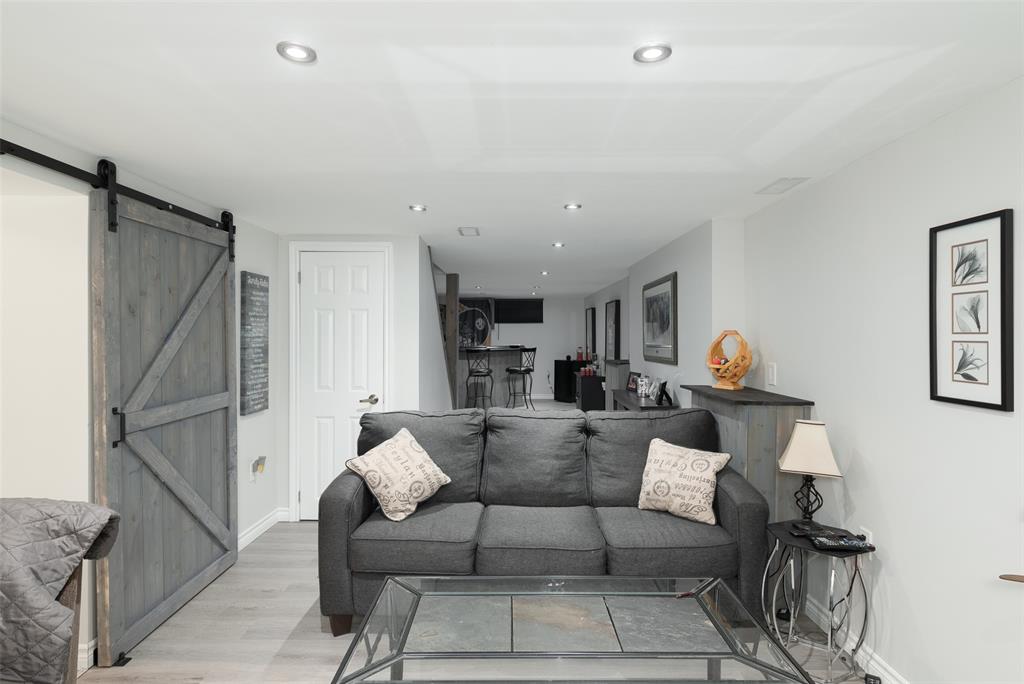 912 LONDON Road, Sarnia, Ontario, Canada