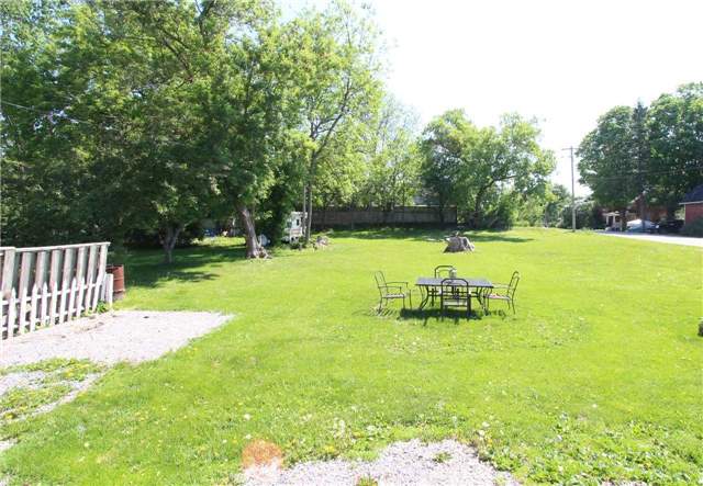 124 Laidlaw St S, Brock Ontario, Canada