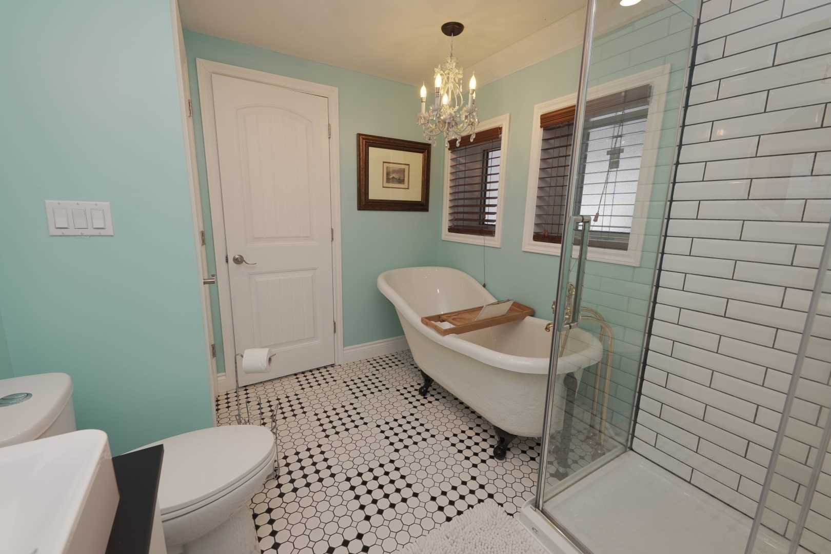 24 Wakeford Rd, Kawartha Lakes Ontario, Canada