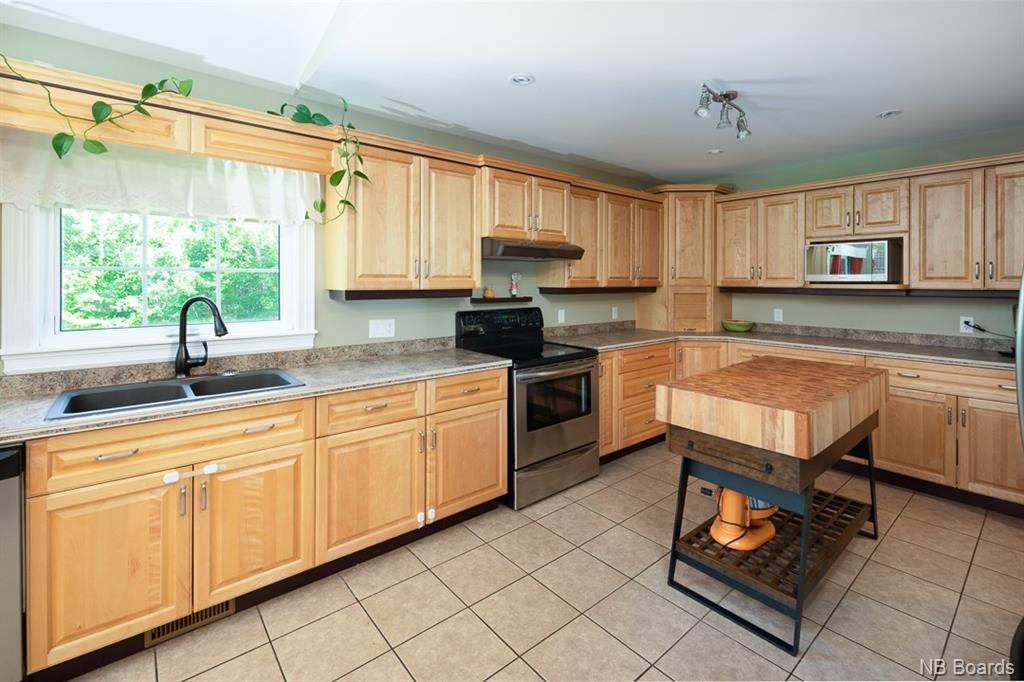 7 Pluto Court, Hanwell, New Brunswick, Canada