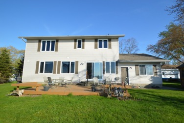 5388 Oak Ave, Lambton Shores Ontario, Canada