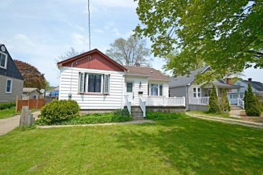 1050 London , Sarnia Ontario, Canada