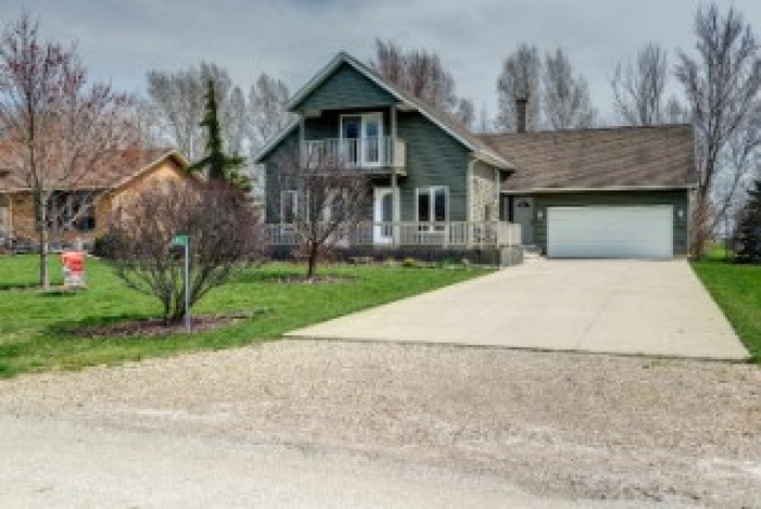 4633 Lakeside Street, Plympton-wyoming Ontario, Canada