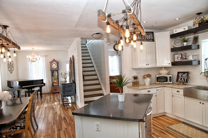 15 MacNab St, Forest Ontario, Canada