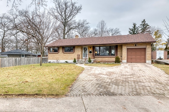 1092 Errol Road E, Sarnia Ontario, Canada