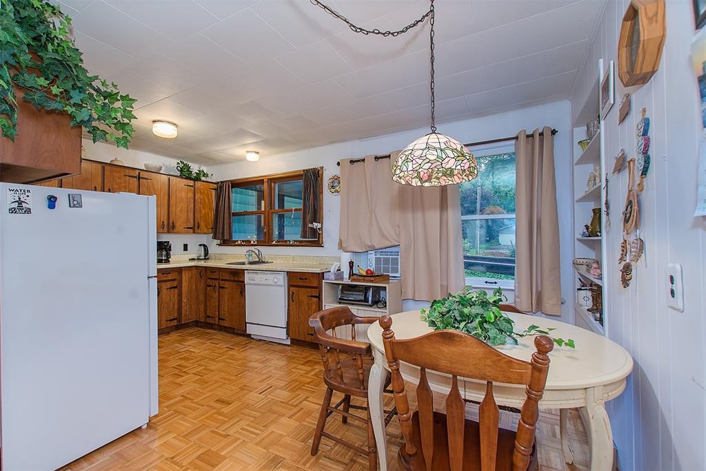 5410 OAK Avenue, Lambton Shores, Ontario, Canada
