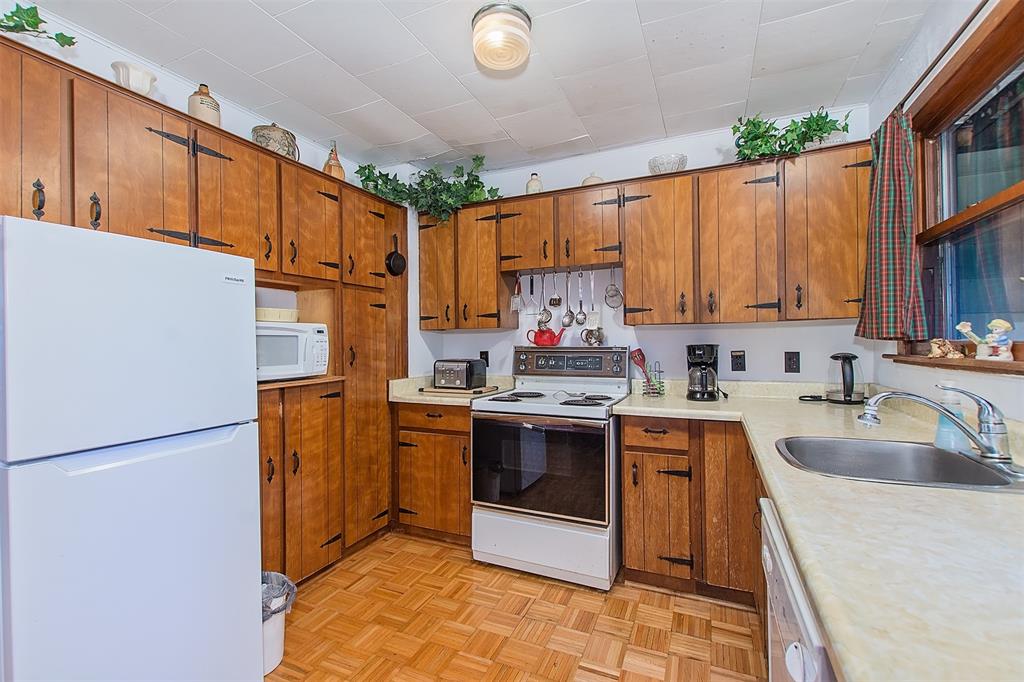 5410 OAK Avenue, Lambton Shores, Ontario, Canada