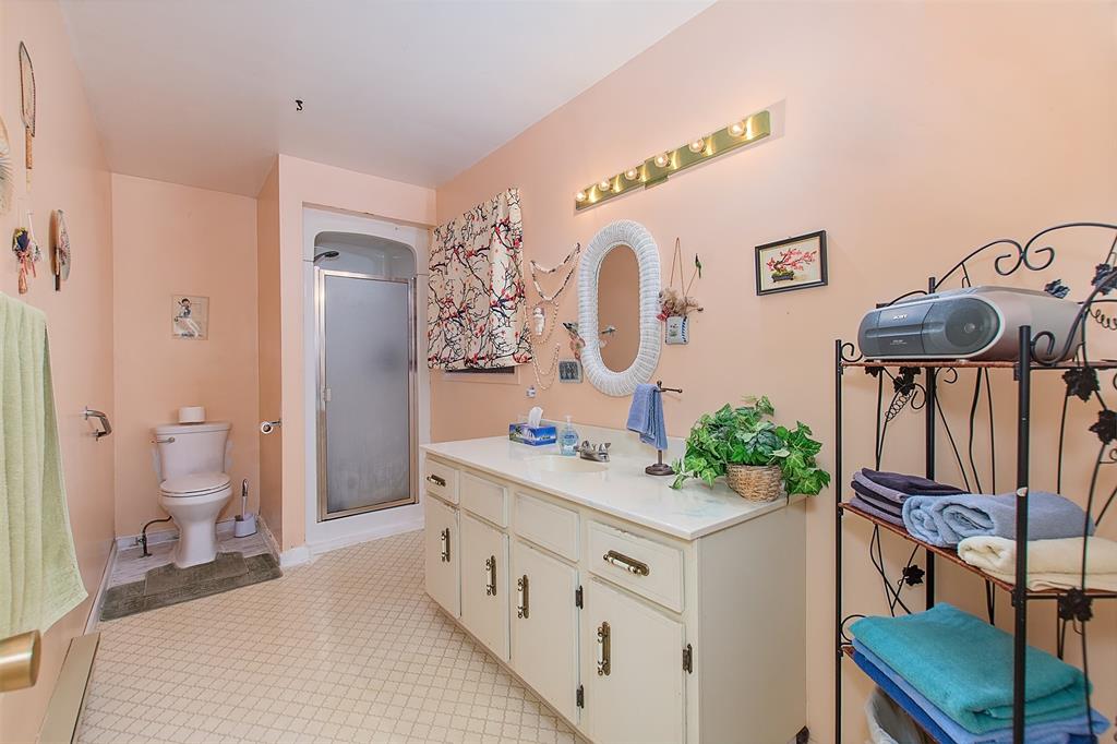 5410 OAK Avenue, Lambton Shores, Ontario, Canada