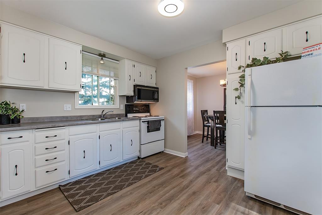 2 JUNIPER Place, Lambton Shores, Ontario, Canada