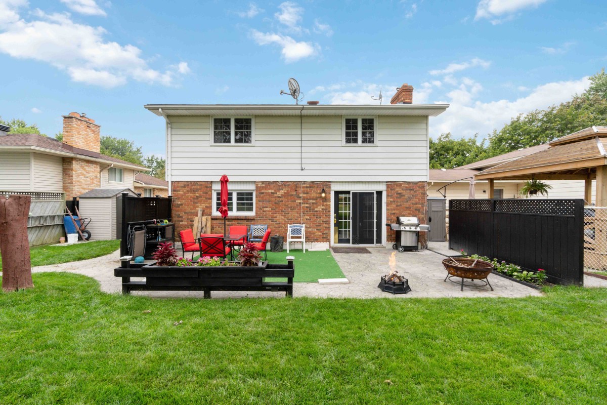 219 Oslo Cres, Sarnia, Ontario, Canada