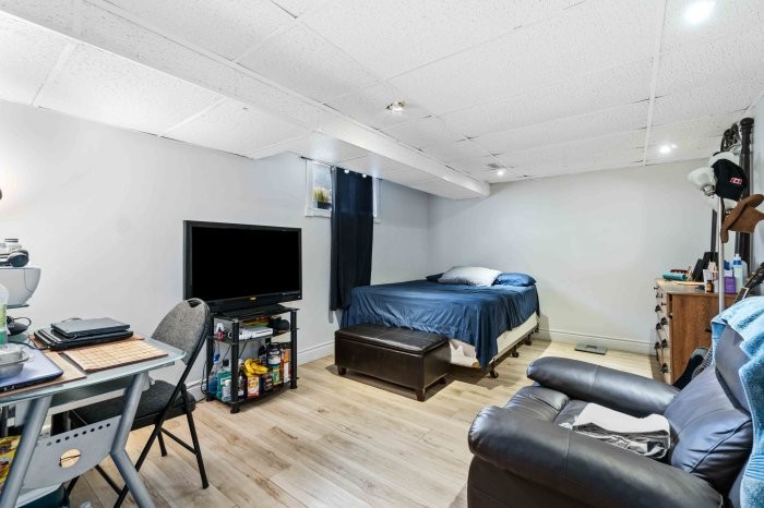 219 Oslo Cres, Sarnia, Ontario, Canada
