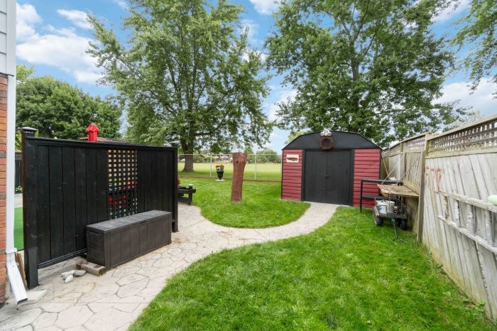 219 Oslo Cres, Sarnia, Ontario, Canada