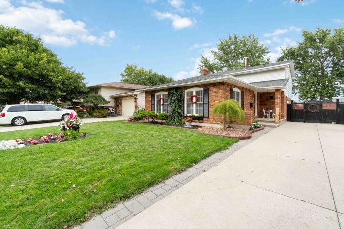 219 Oslo Cres, Sarnia, Ontario, Canada