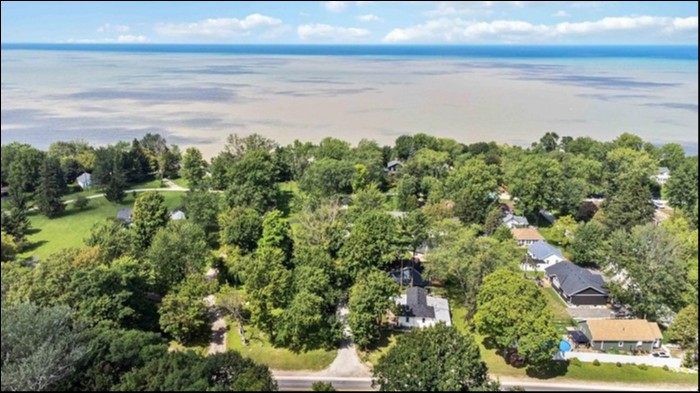 7790 GALLIE STREET, Plympton-Wyoming, Ontario, Canada