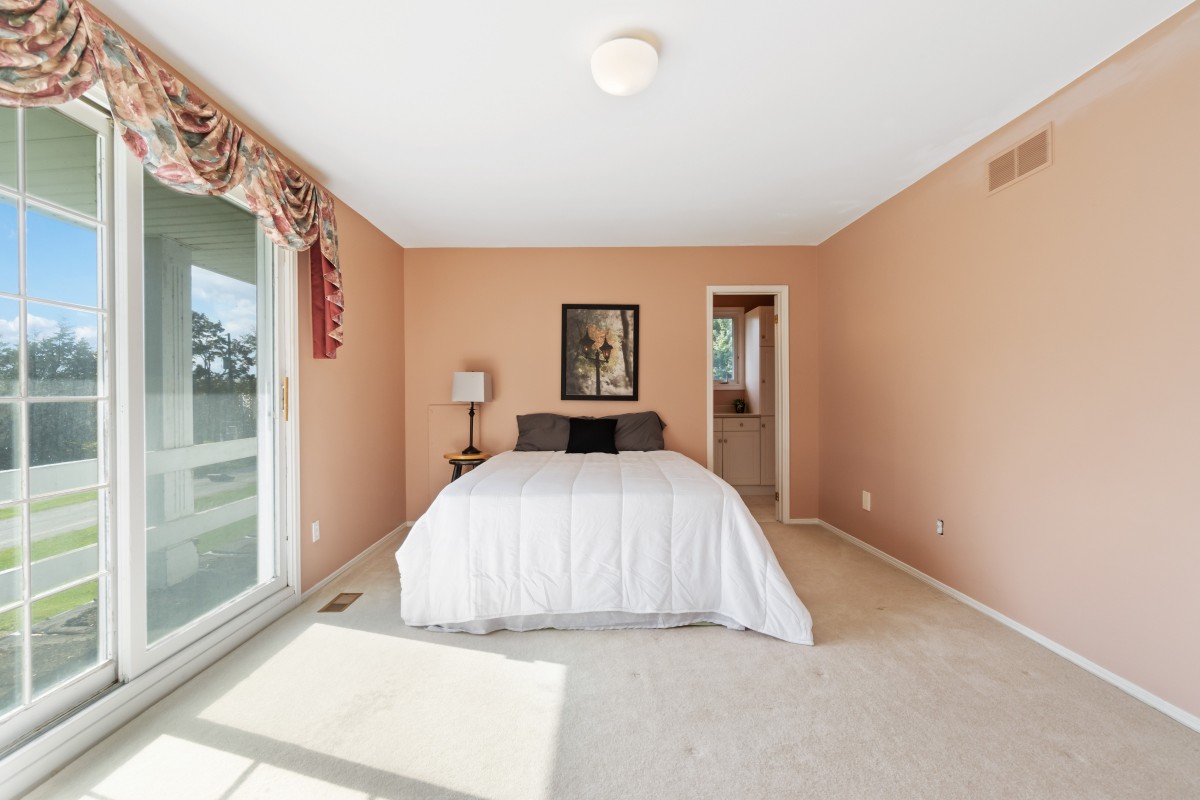 5250 Cliff Road , Lambton Shores, Ontario, Canada