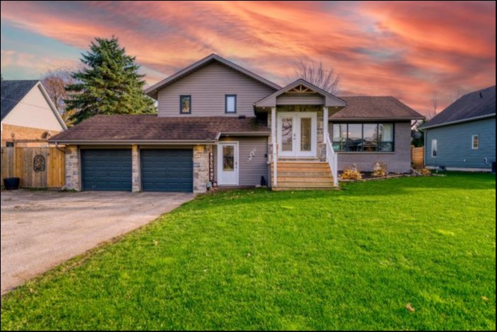 4637 Lakeside St, Plympton-wyoming Ontario, Canada