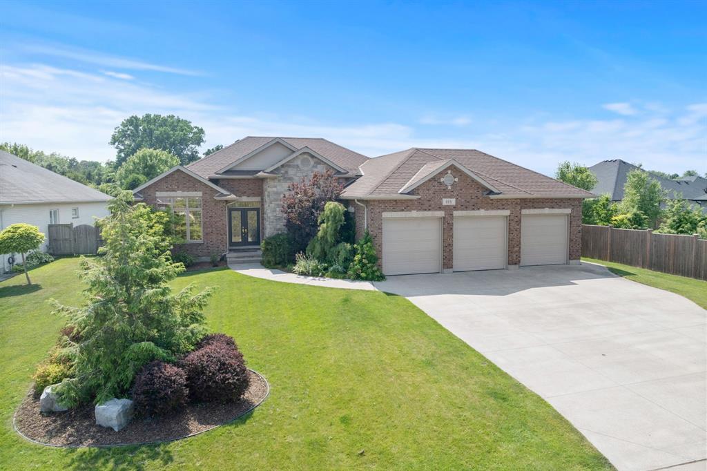 6931 Elizabeth Way, Plympton-wyoming Ontario, Canada