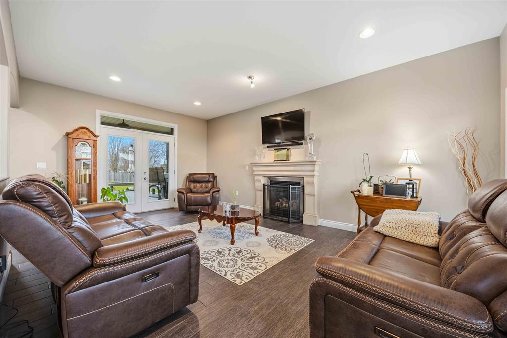 589 ST CLAIR Parkway, St. Clair, Ontario, Canada photo 3