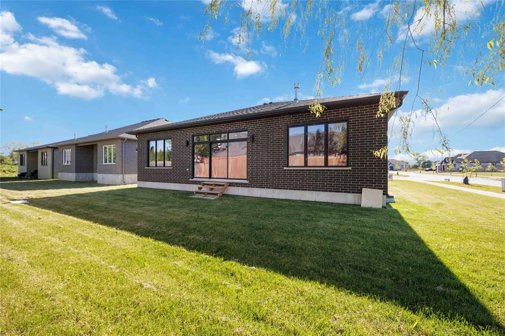 601 Sweetbay Crescent, Sarnia, Ontario, Canada photo 25