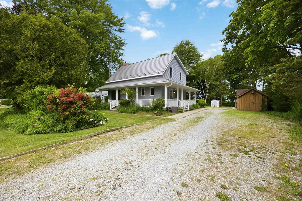 4656 LAKESIDE Street, Plympton-Wyoming, Ontario, Canada photo 1