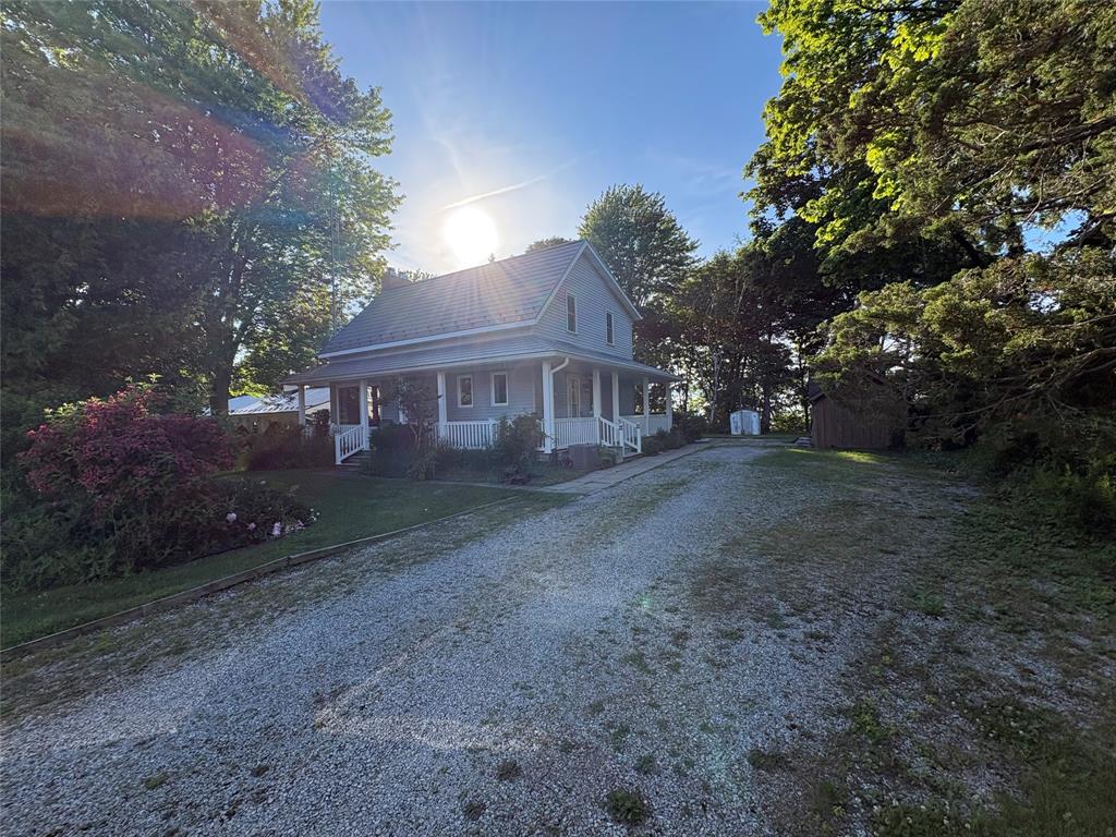 4656 LAKESIDE Street, Plympton-Wyoming, Ontario, Canada photo 2