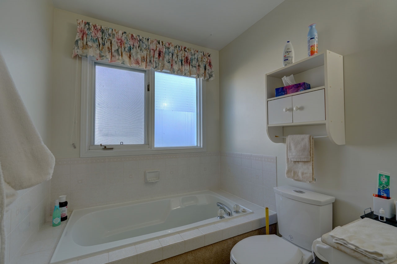 33 Abbey Dawn Drive, Bath Ontario, Canada