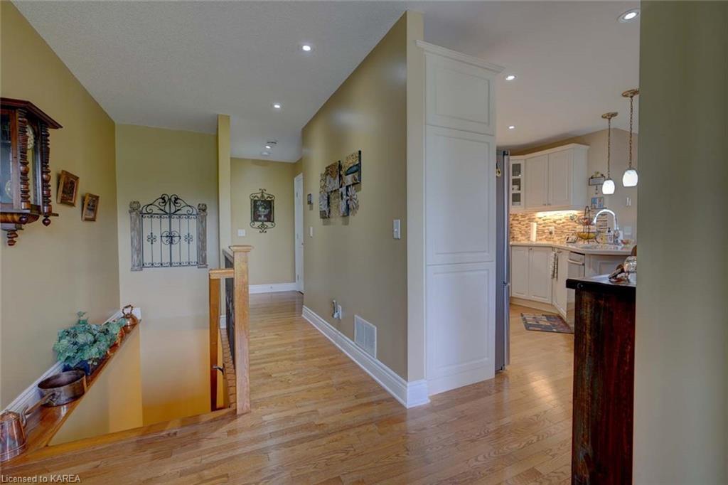 100 BRITANNIA Crescent, Bath, Ontario, Canada