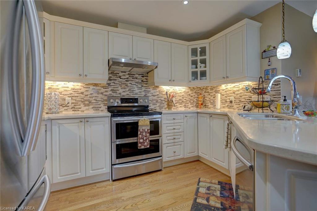 100 BRITANNIA Crescent, Bath, Ontario, Canada