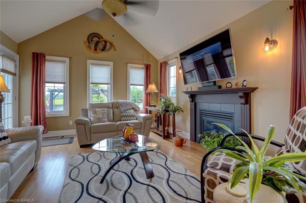 100 BRITANNIA Crescent, Bath, Ontario, Canada