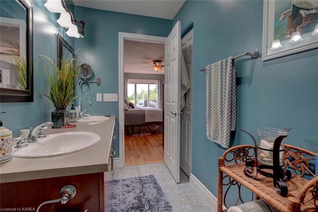 100 BRITANNIA Crescent, Bath, Ontario, Canada