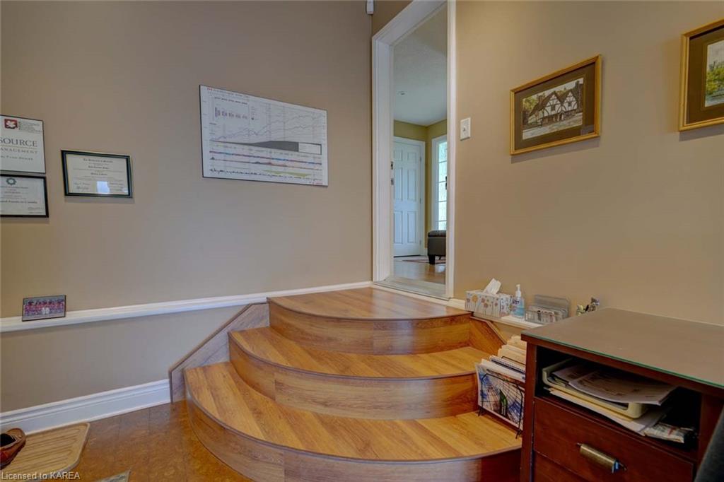 100 BRITANNIA Crescent, Bath, Ontario, Canada