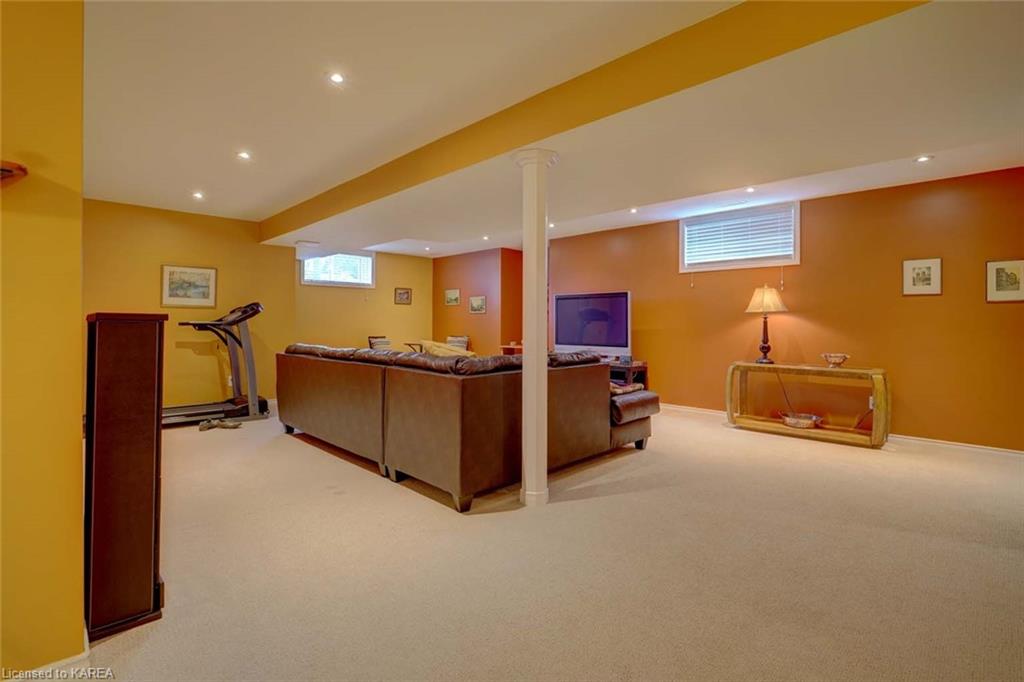 100 BRITANNIA Crescent, Bath, Ontario, Canada