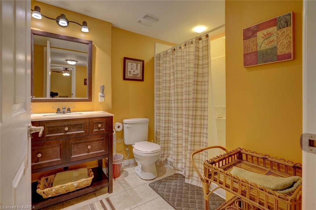 100 BRITANNIA Crescent, Bath, Ontario, Canada