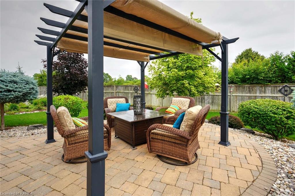 100 BRITANNIA Crescent, Bath, Ontario, Canada