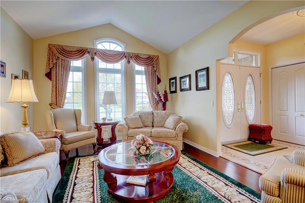 32 GLENORA Drive, Bath, Ontario, Canada