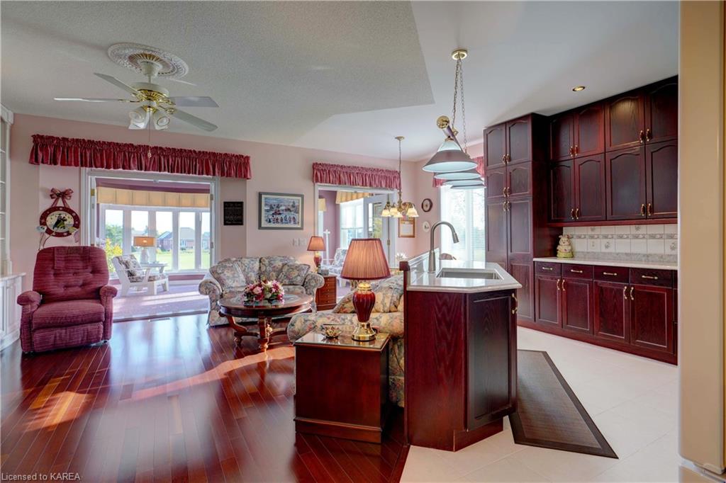 32 GLENORA Drive, Bath, Ontario, Canada
