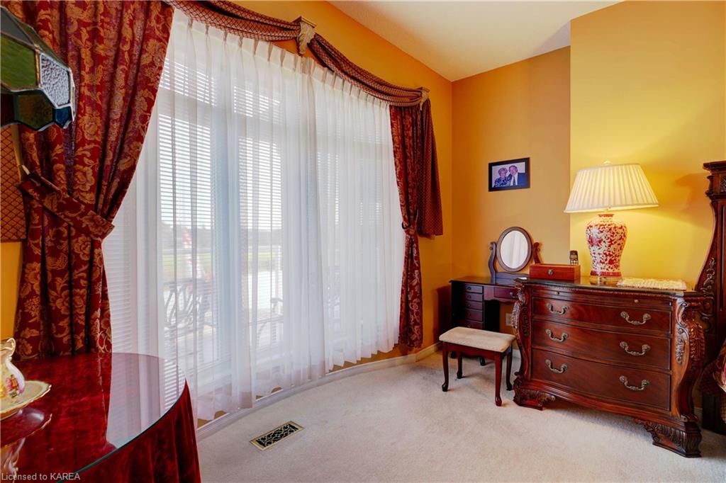 32 GLENORA Drive, Bath, Ontario, Canada