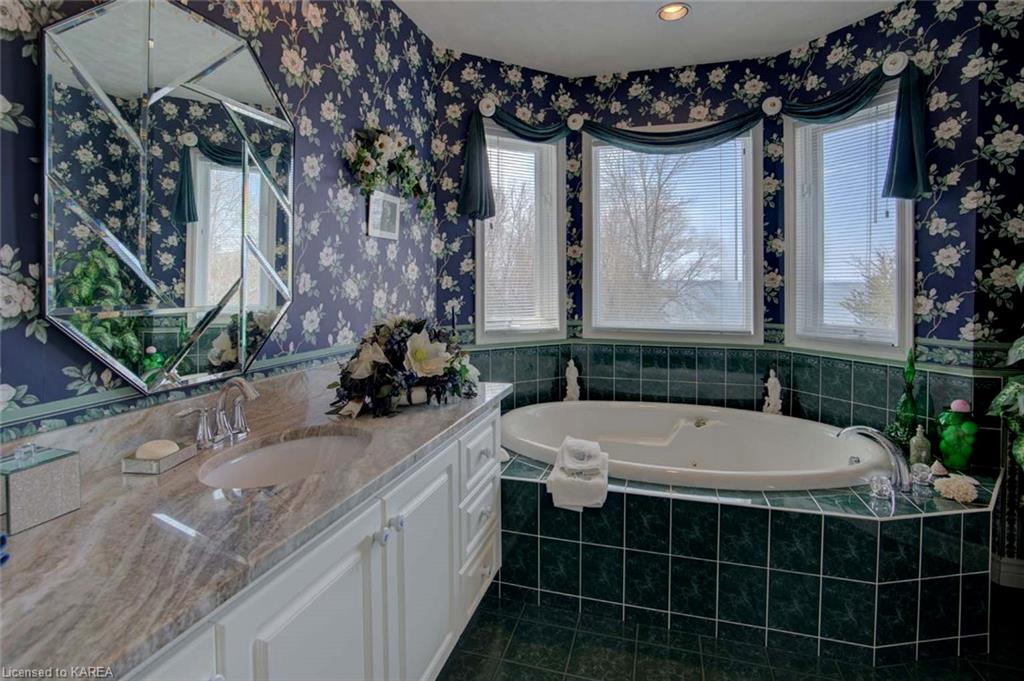 39 BAYSHORE Drive, Bath, Ontario, Canada
