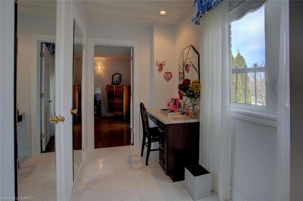 39 BAYSHORE Drive, Bath, Ontario, Canada