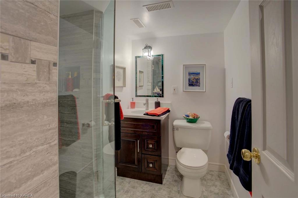 39 BAYSHORE Drive, Bath, Ontario, Canada