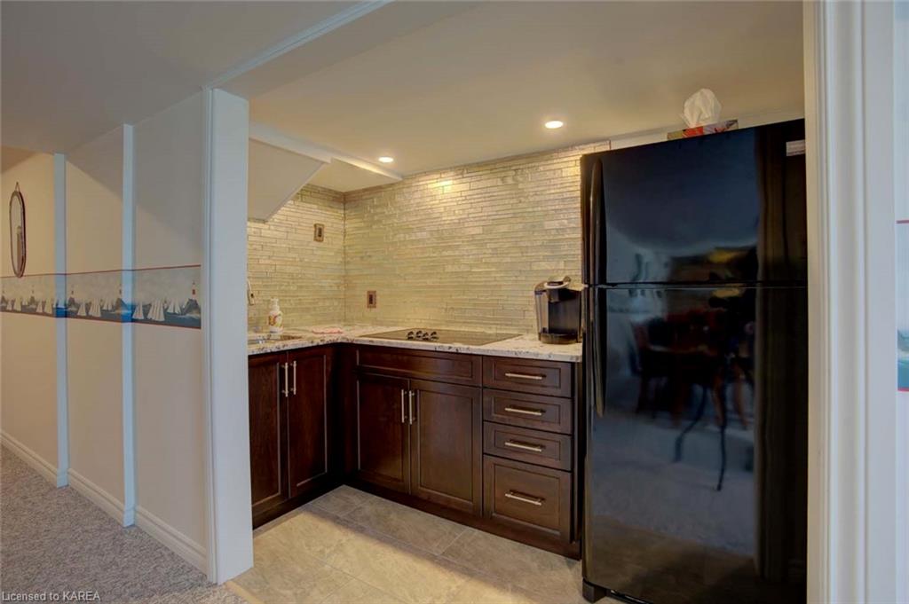 39 BAYSHORE Drive, Bath, Ontario, Canada