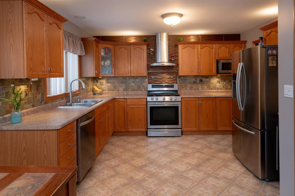 108 AUGUSTA Boulevard, Sarnia Ontario, Canada