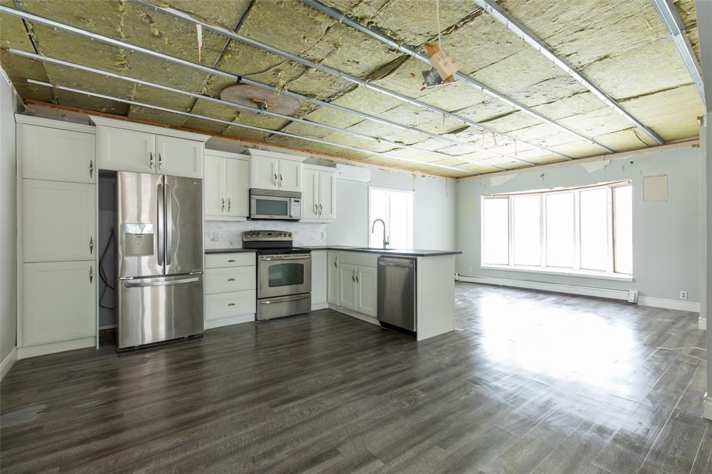 674 BROADWAY Street, Plympton-Wyoming, Ontario, Canada