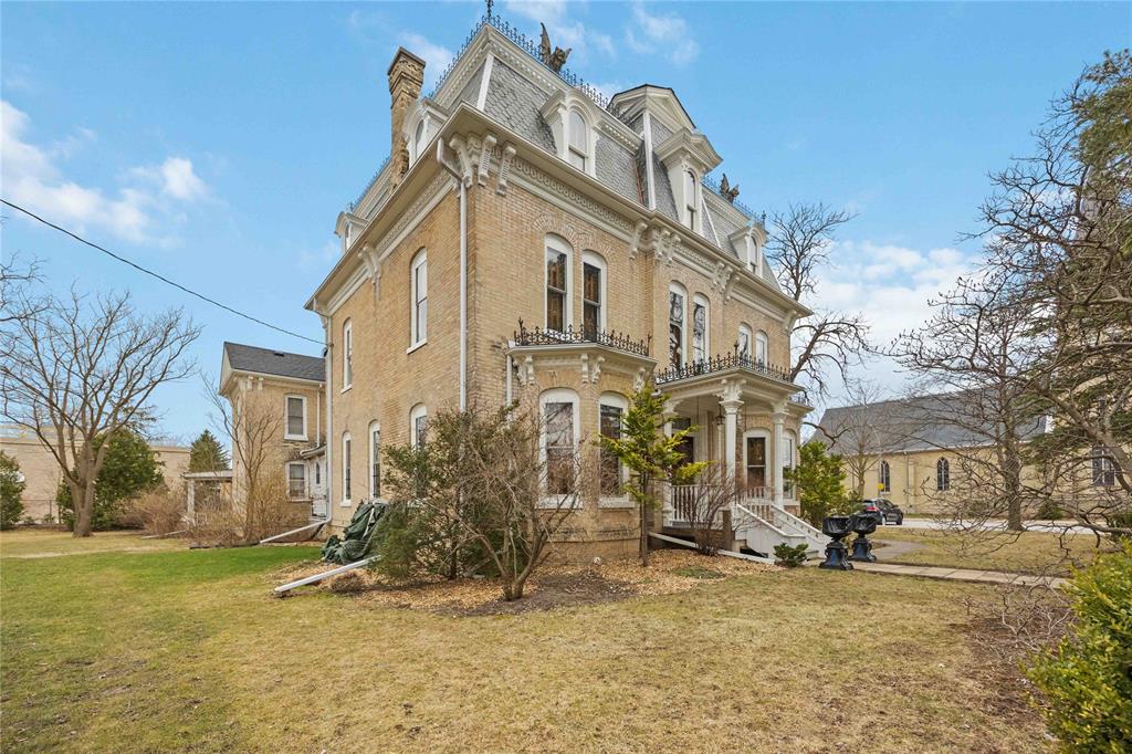 419 King Street, Petrolia Ontario, Canada
