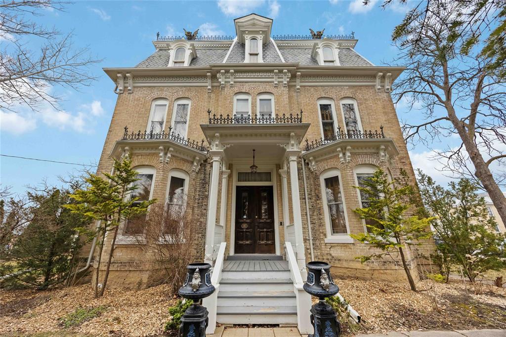 419 KING Street, Petrolia, Ontario, Canada photo 2